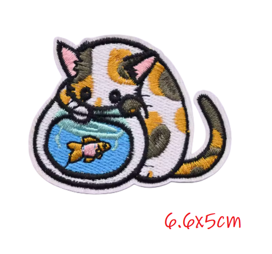 Patch brodé en forme de bocal à poissons pour chat