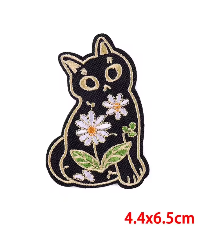 Parche bordado con diseño de gato y flores